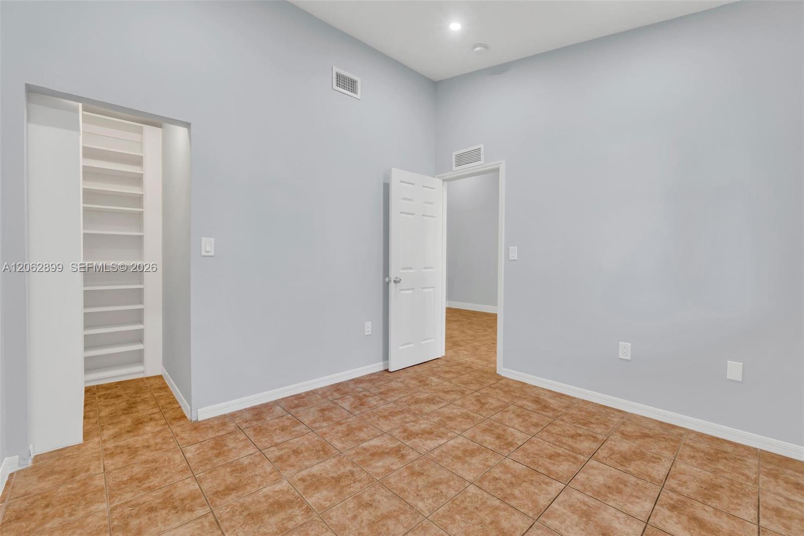 2910 Southeast 13th Road – photo 3