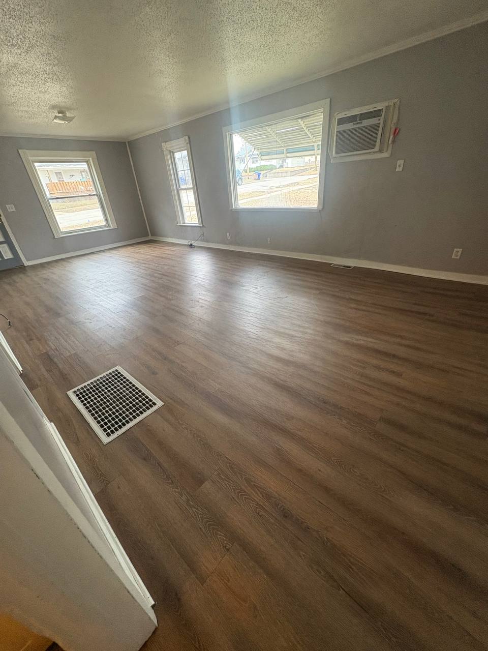 12 6th Ave NE – photo 4