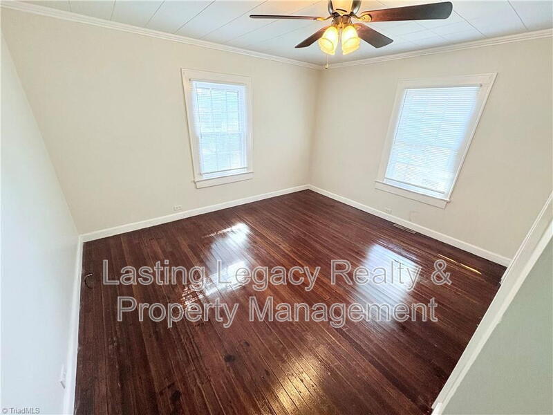 1604 Walker Place – photo 3