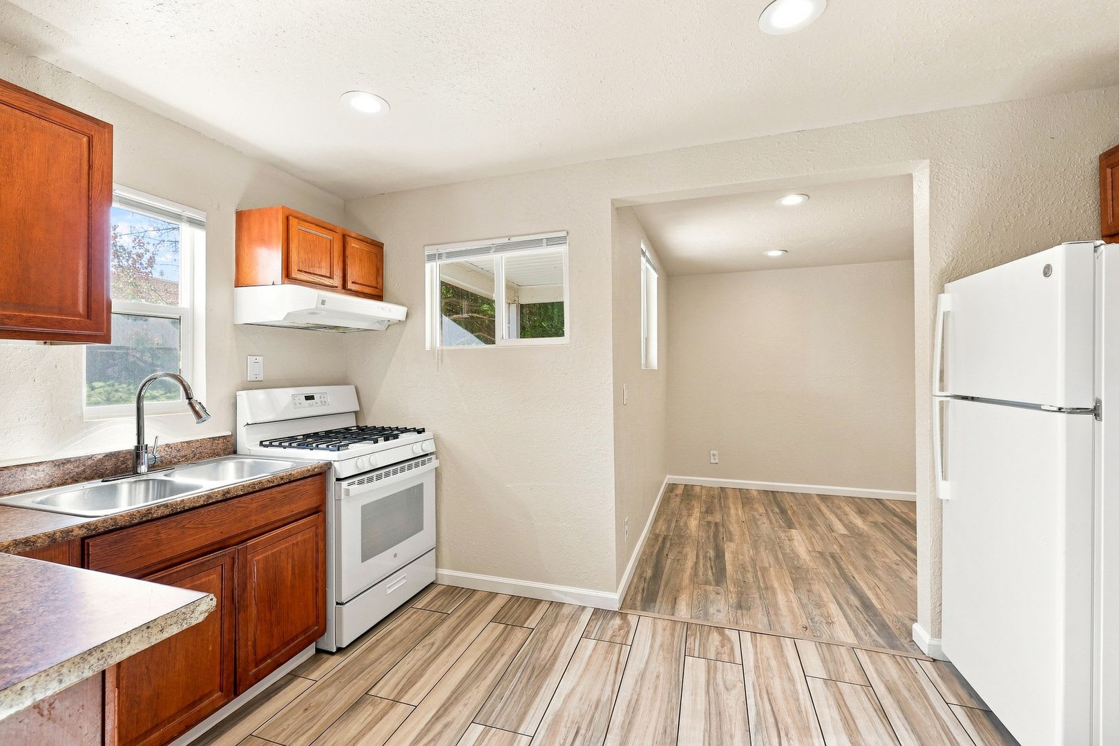 0 Deposit Option Cozy 2 Bed 1 Bath Home With Office In Villa Park – photo 3