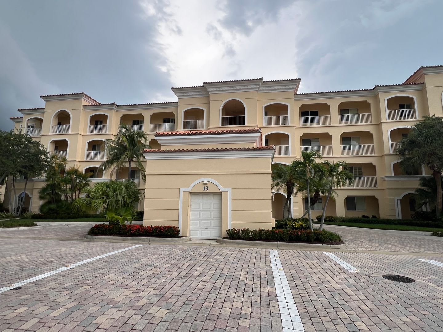 Furnished 2 2 Penthouse With Marina Views – photo 1