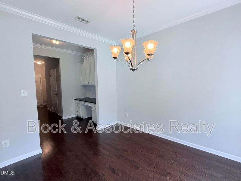 210 Hamlet Pl – photo 4