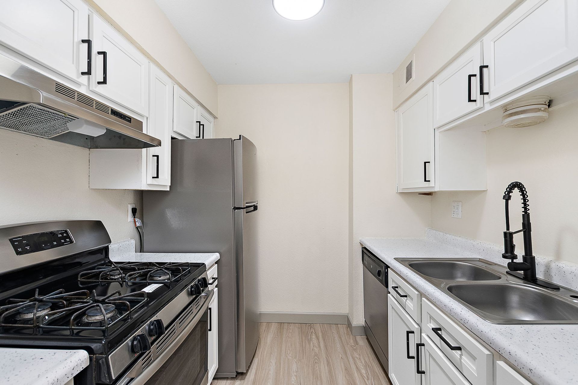 Oval Spring Apartments – photo 1