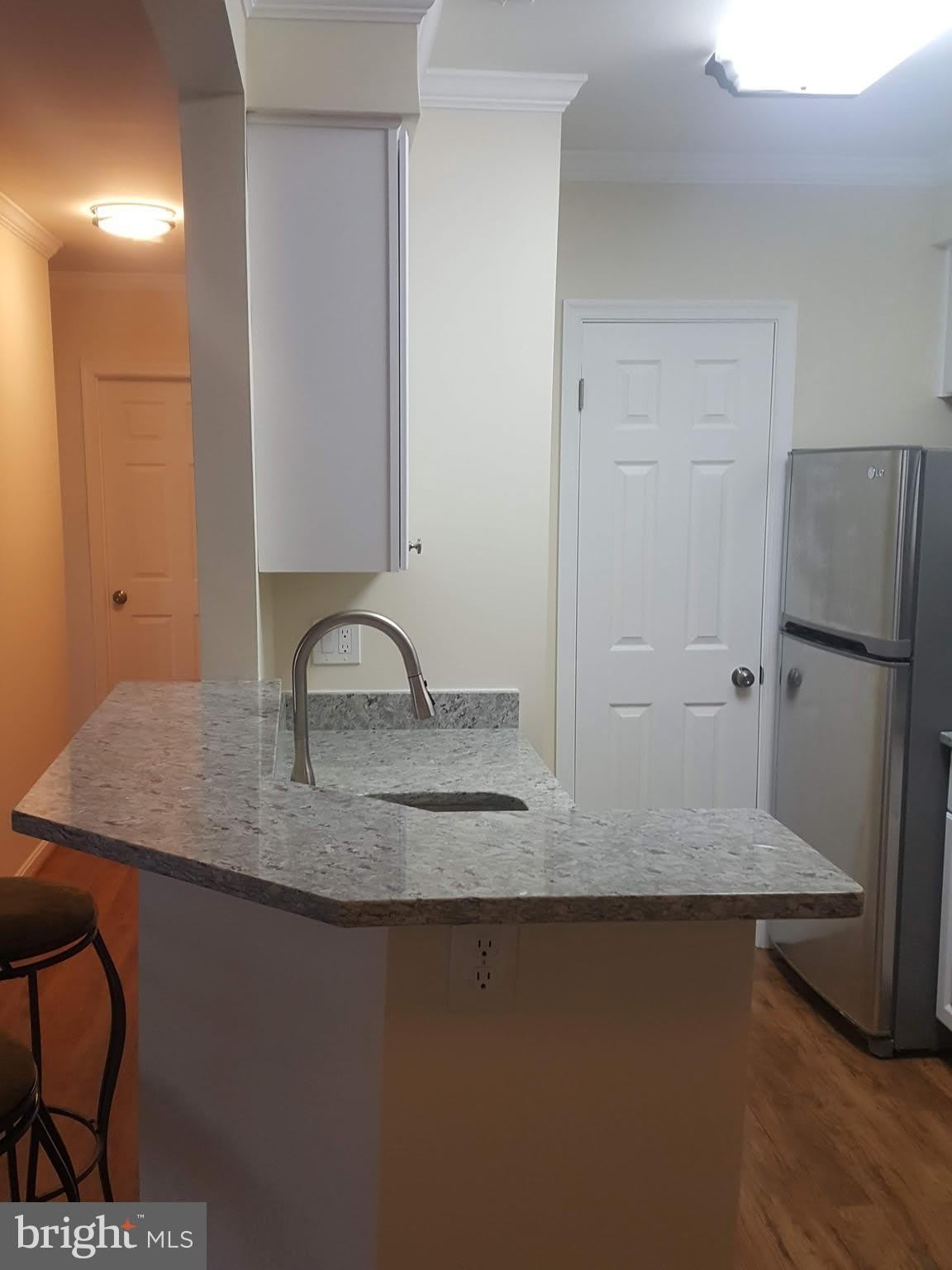 6921 VICTORIA Drive – photo 3
