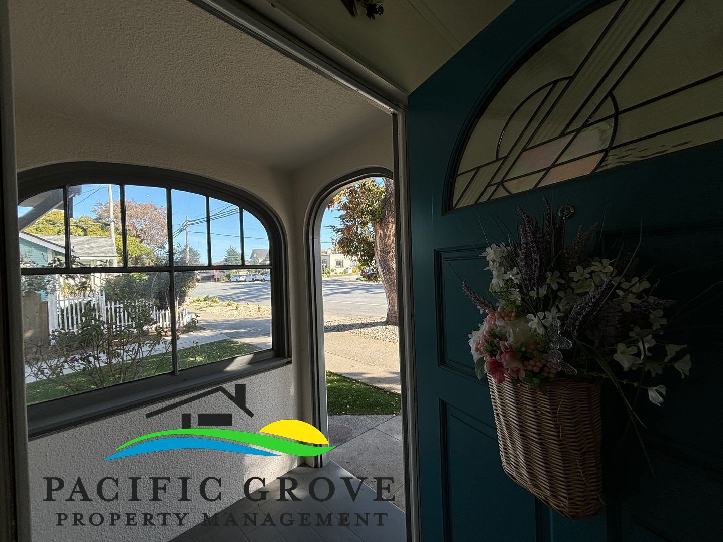 Furnished 2 Bedroom Cottage in Charming Pacific Grove – photo 2