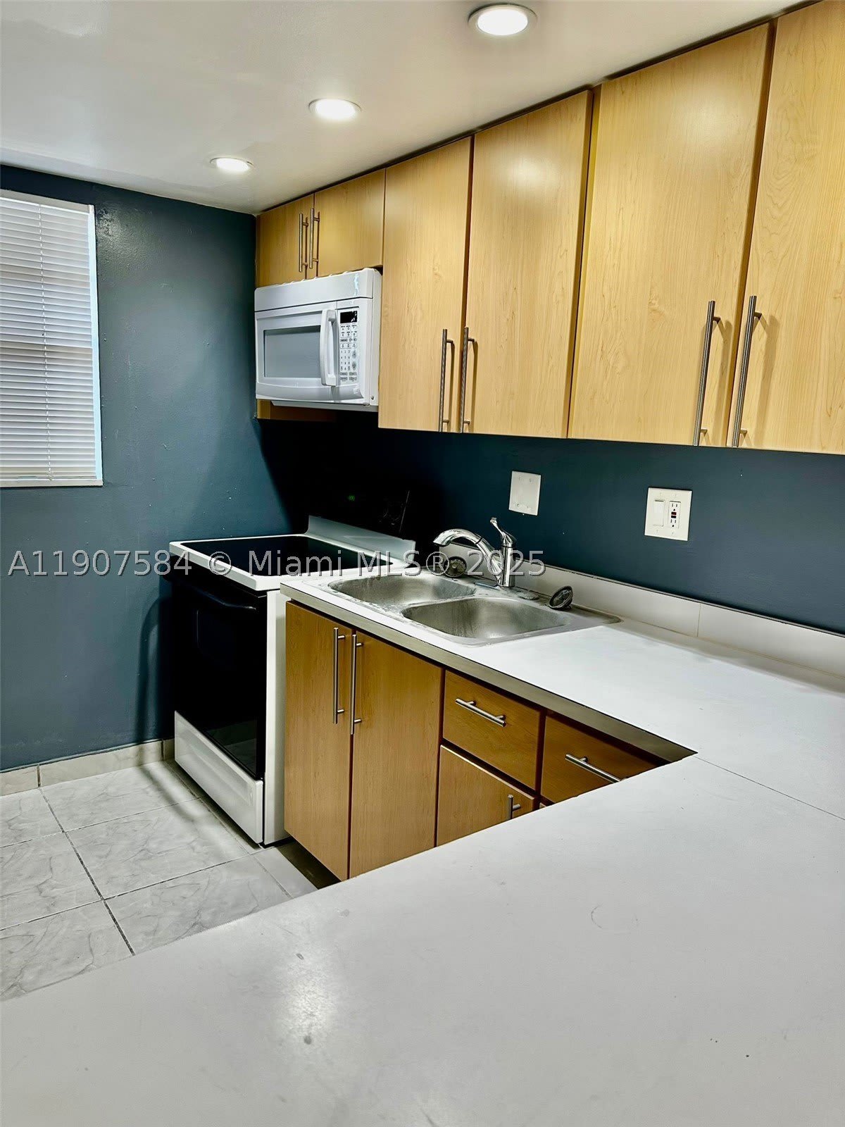 8101 SW 73rd Ave – photo 2