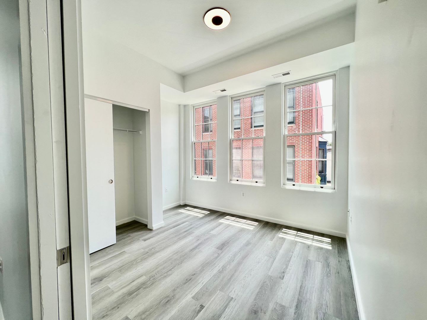 725 W Pratt – photo 2