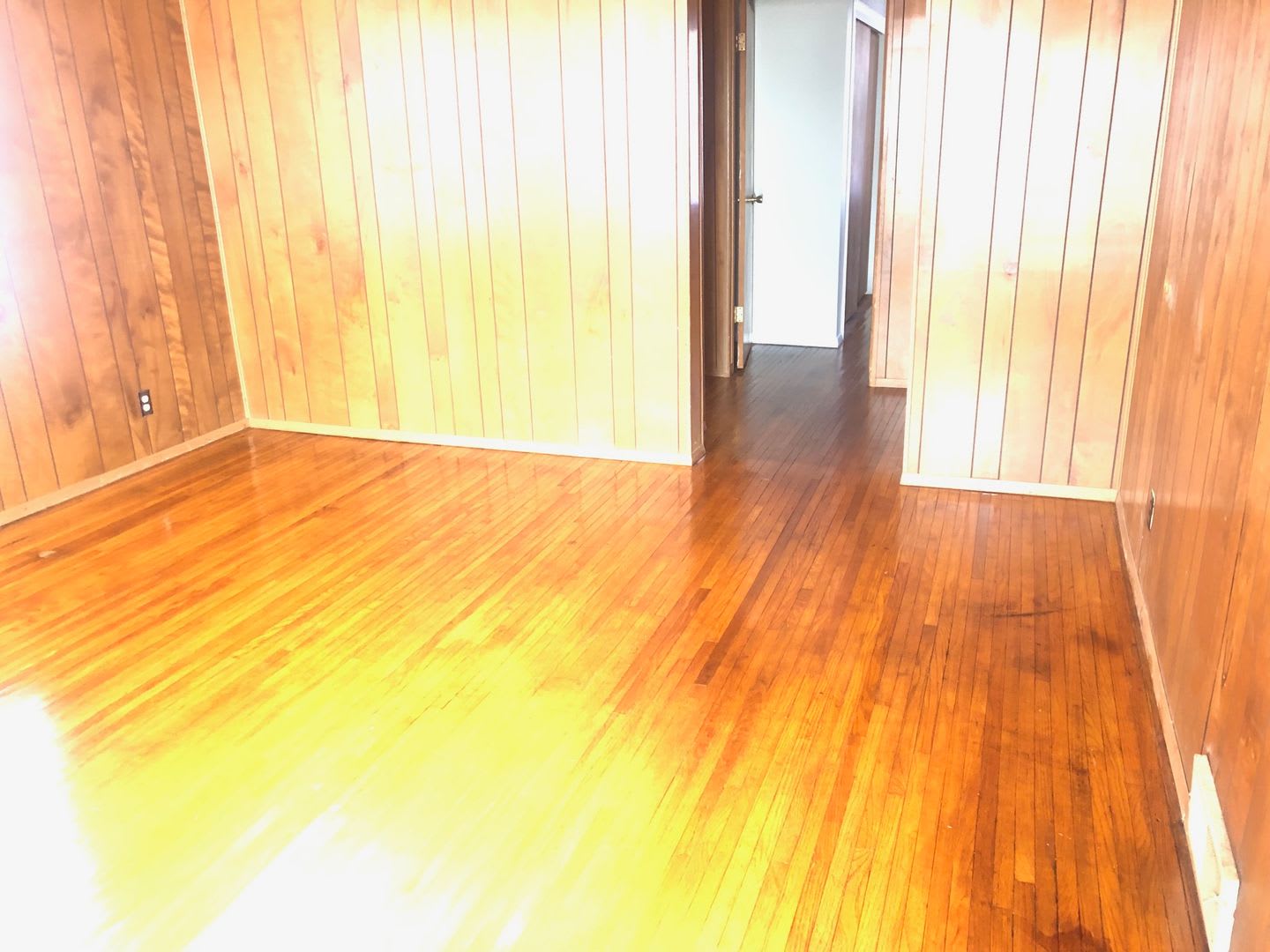 Neat 3 BR house in south Bloomington. Hardwood floors – photo 5