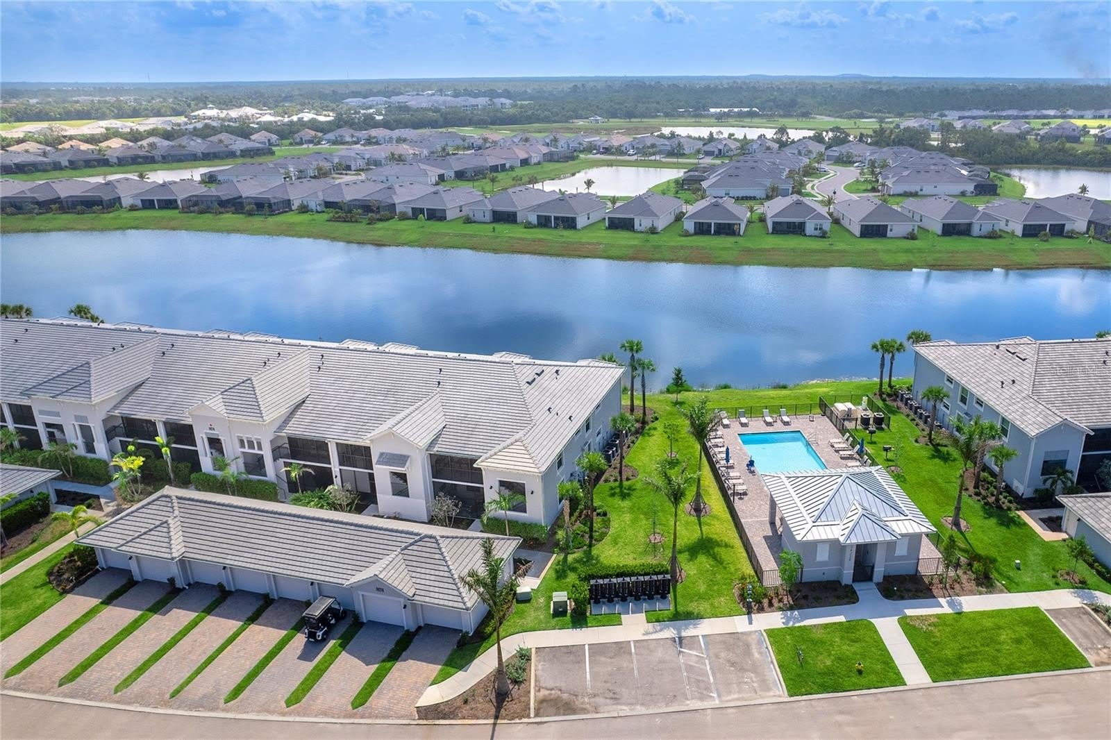 14214 HERITAGE LANDING Boulevard – photo 4