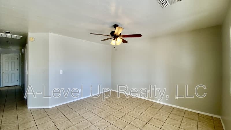 913 East 34th Street – photo 4