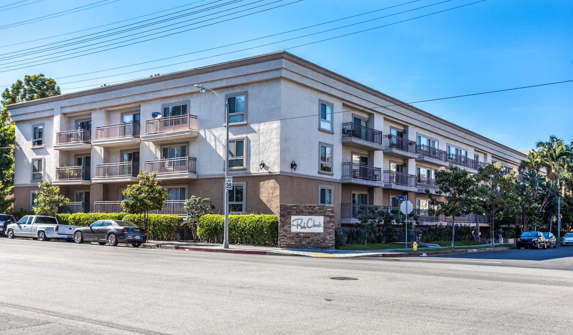 Enjoy one of the most walkable neighborhoods in LA – photo 3