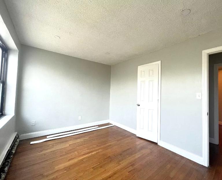 130 Chancellor Avenue – photo 5