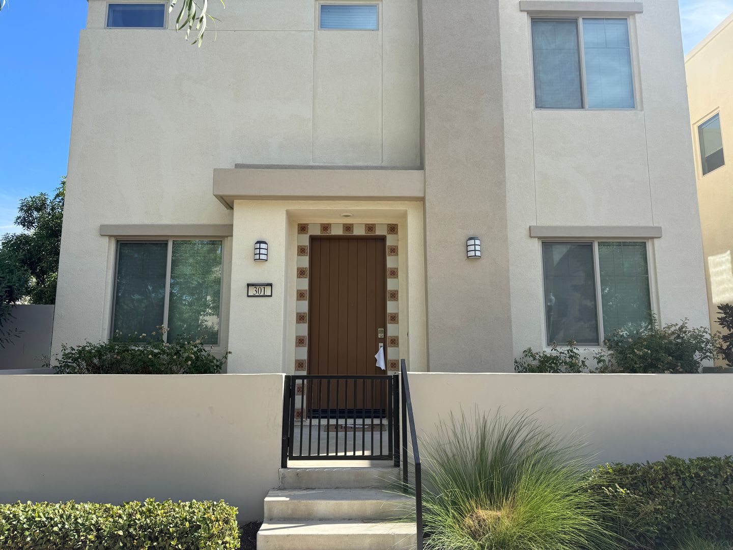Modern Great Park Home for Lease – photo 2