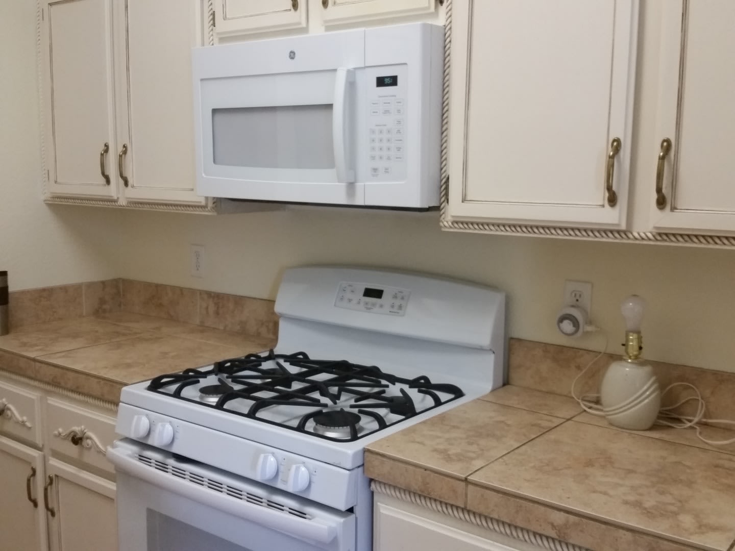 3 Bedroom * 1 Story * RV Parking – photo 4