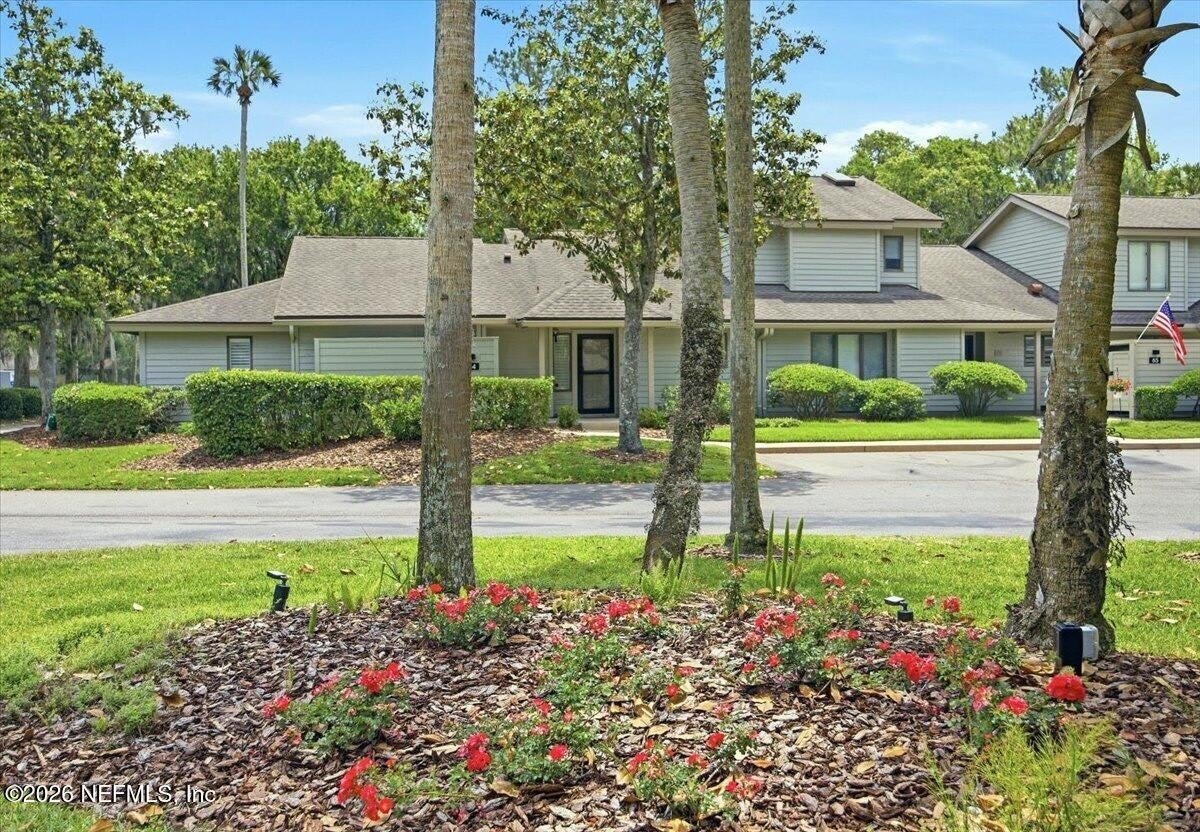 64 PLAYERS CLUB VILLAS Road – photo 1