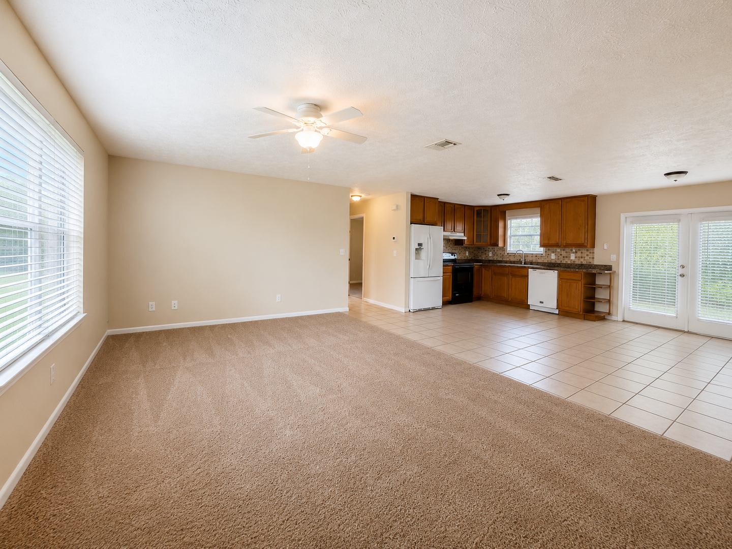 Corner Single Family Home – photo 4