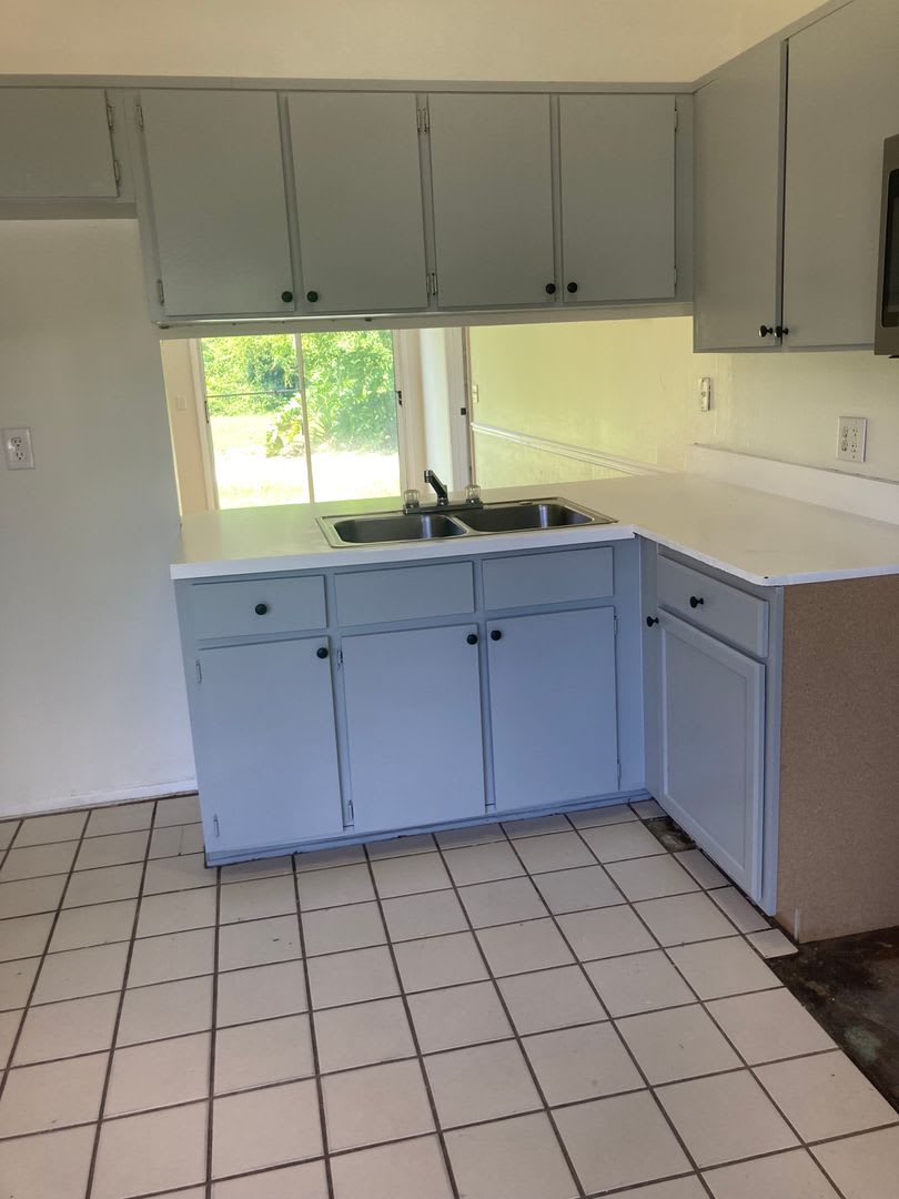 4 Bed 2 Bath Home – photo 4