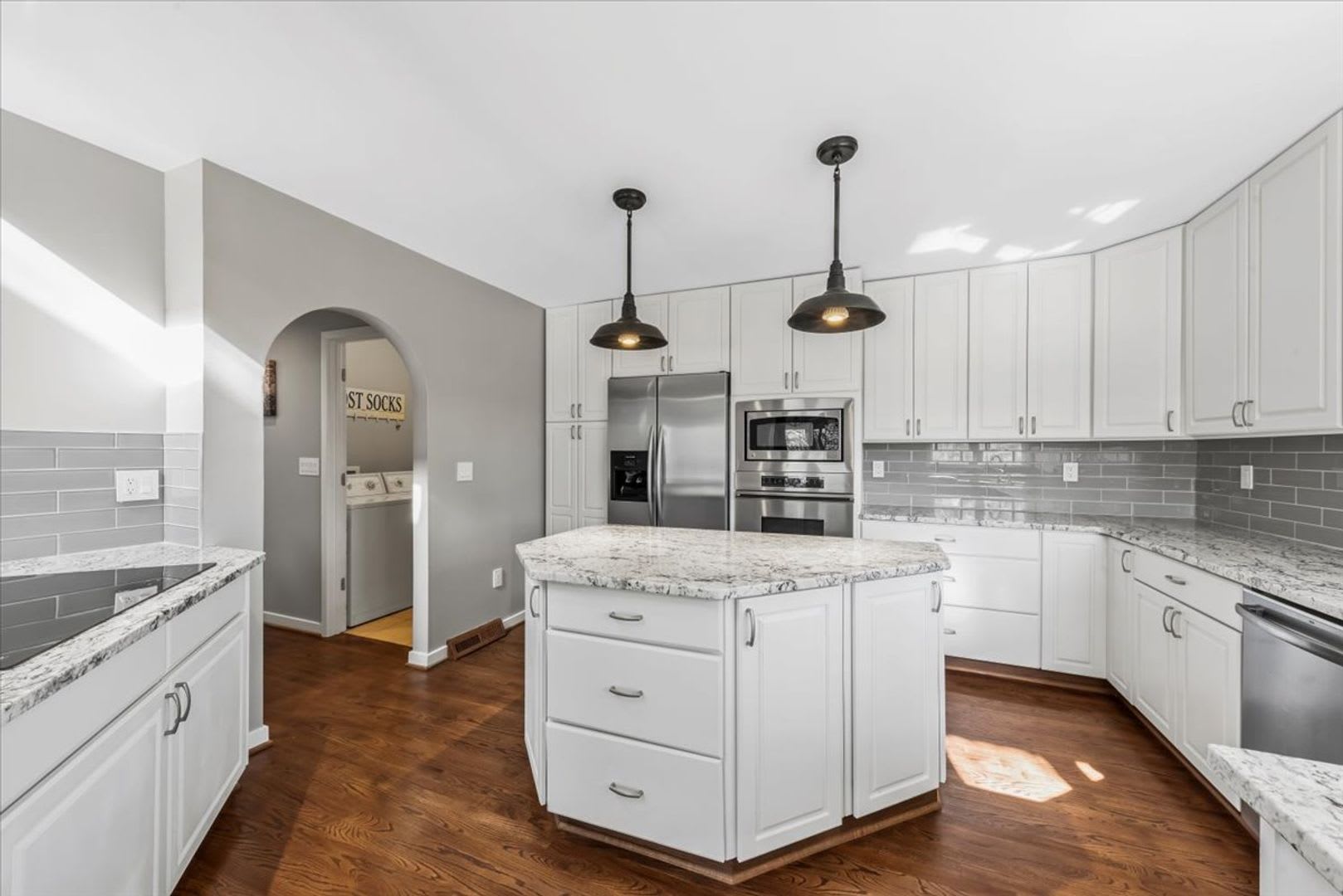 Stunning 3 bedroom, 2.5 bathroom waterfront home available in West Ashley! – photo 4