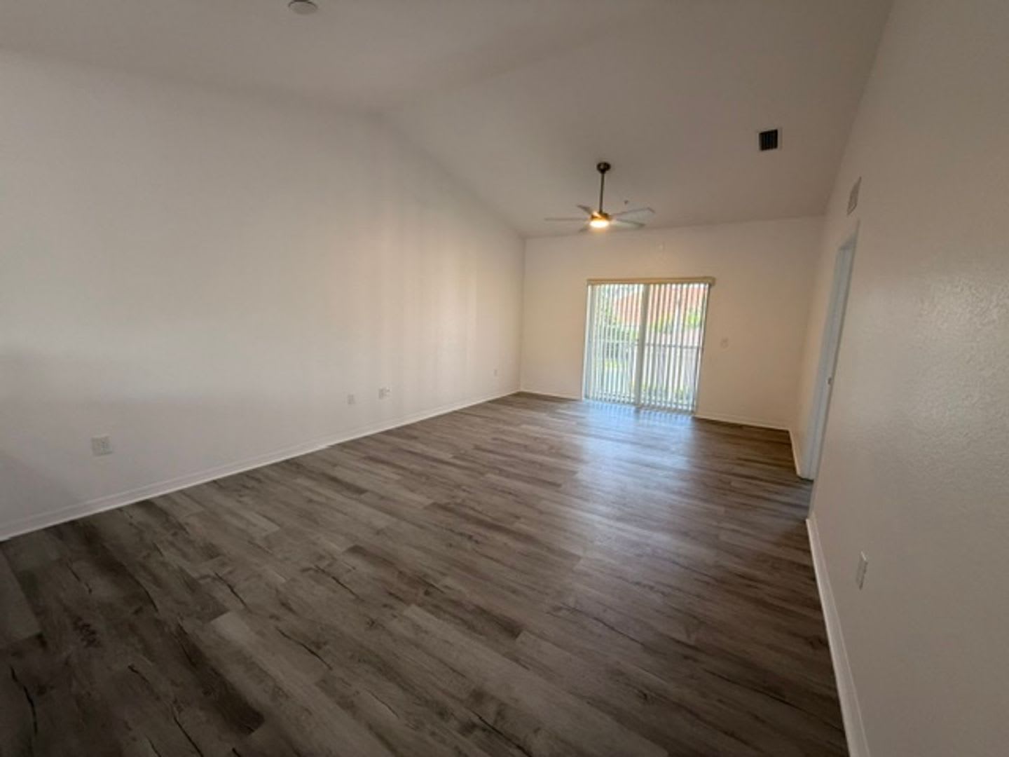 Remodeled 2/2 Upstairs Condo – photo 3