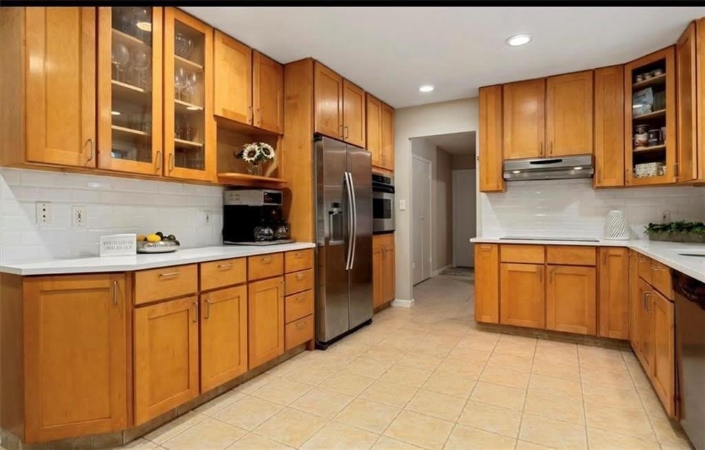 240 Plainview Road – photo 4
