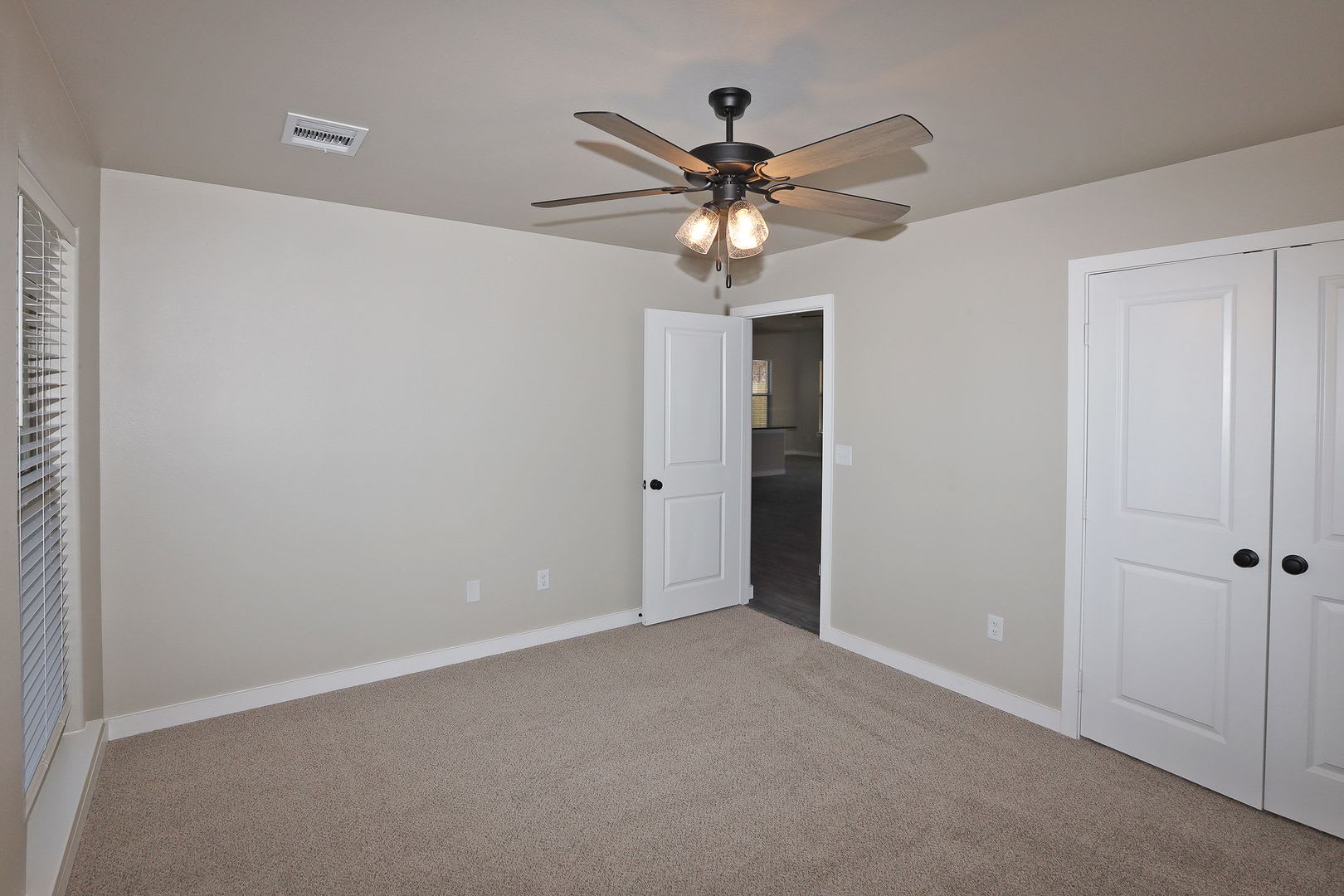 1841 Montaluse – photo 5