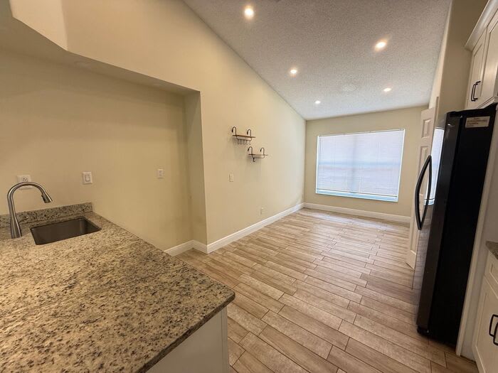1221 Singleton Circle – photo 4