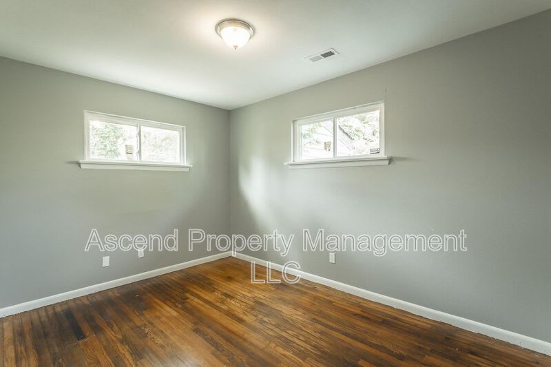 1113 Jarvis Ave – photo 5