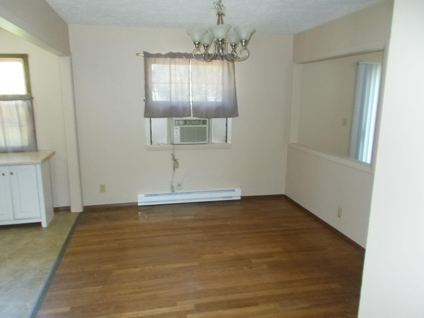 Lovely 3 bedroom 1 1/2 baths home located in Southwest Richmond – photo 4
