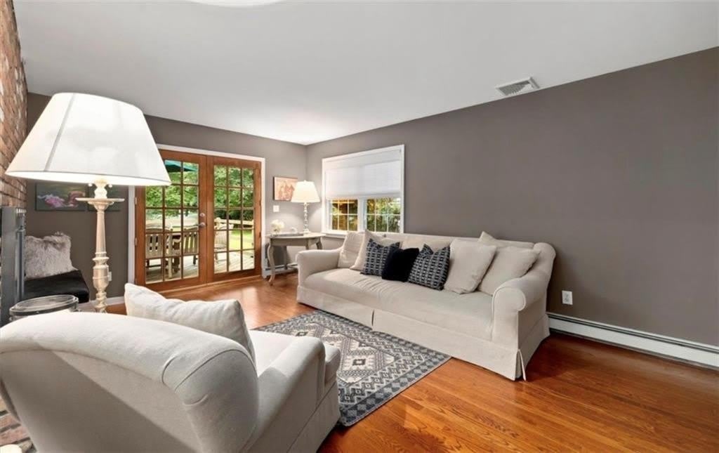 240 Plainview Road – photo 2