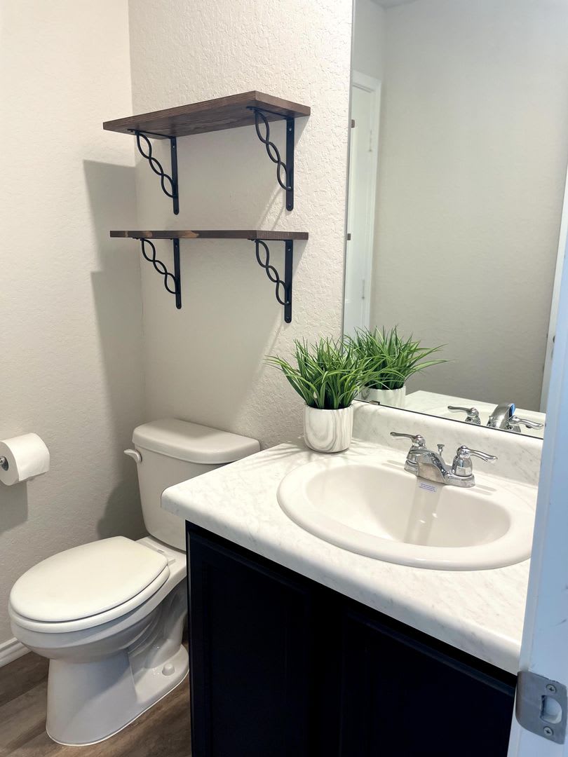 Spacious Two Story Home With Charming Features And Community Amenities – photo 4
