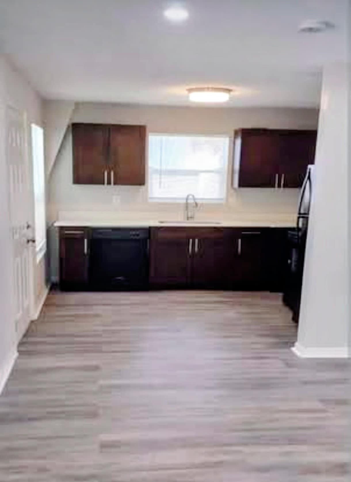 701 E Hanlon St – photo 3