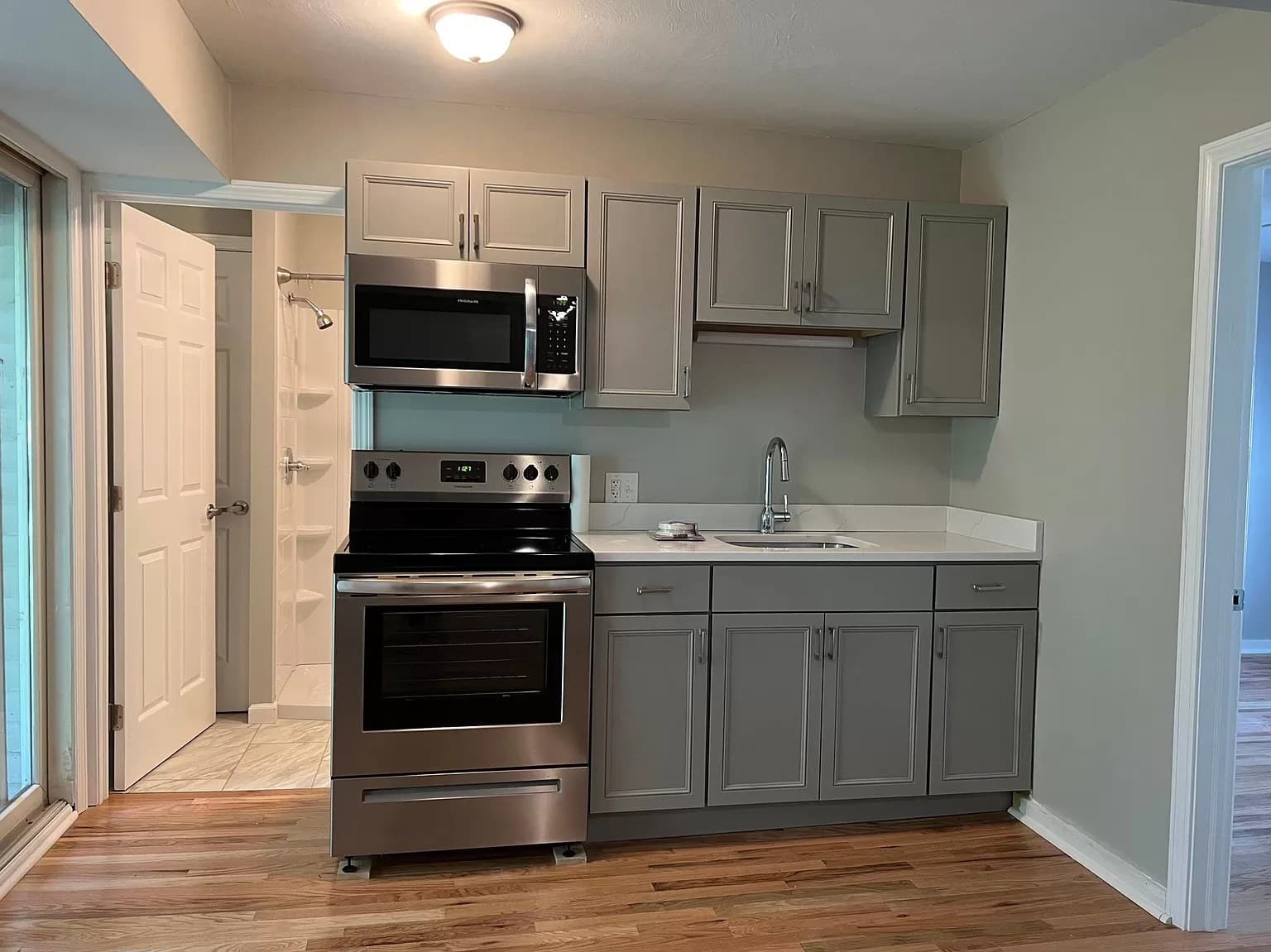 10 Riverside Street – photo 2
