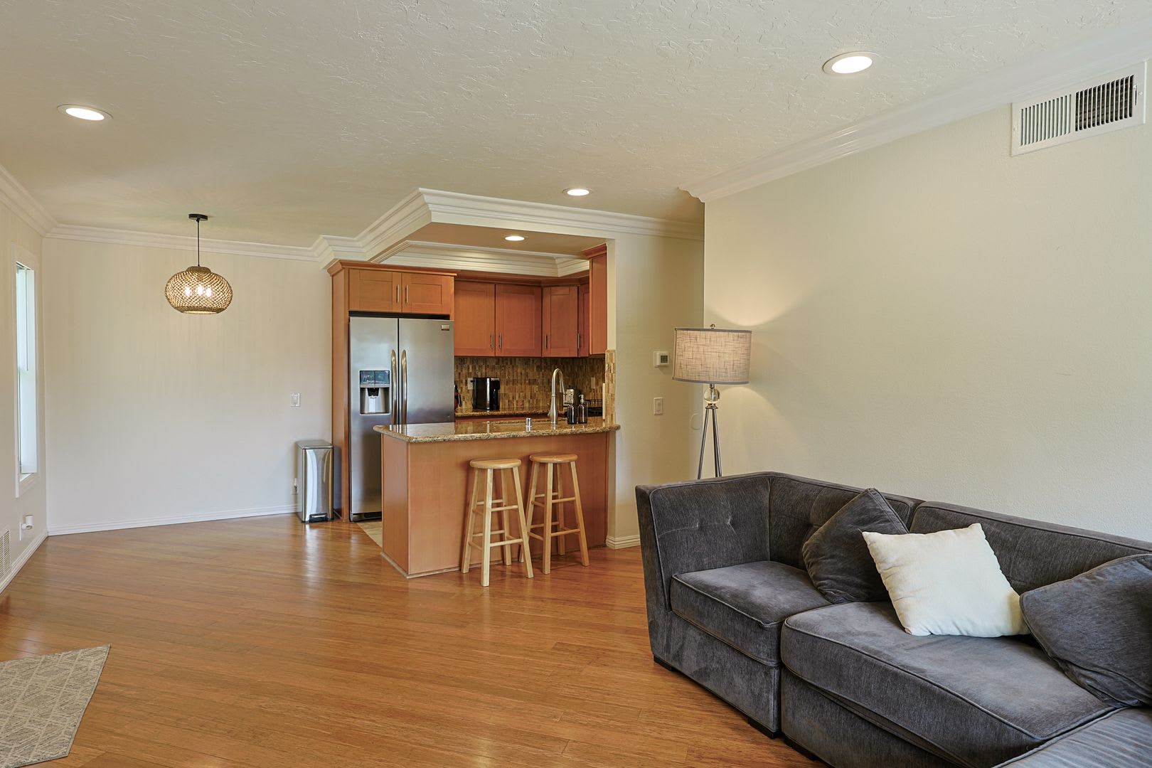 Gorgeous 2 Bedroom 2 Full Bath Near La Jolla Village – photo 5