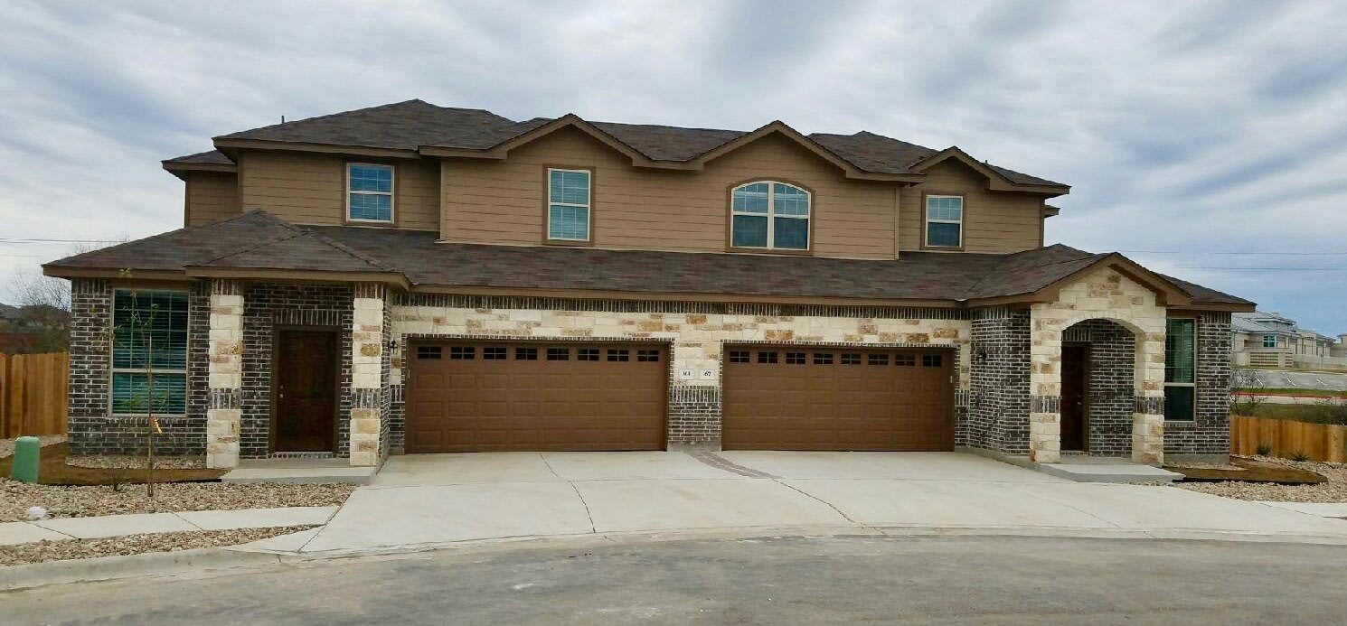 AVAILABLE NOW! Beautiful 3 Bedroom Luxury Townhome, Kyle, Texas! – photo 1