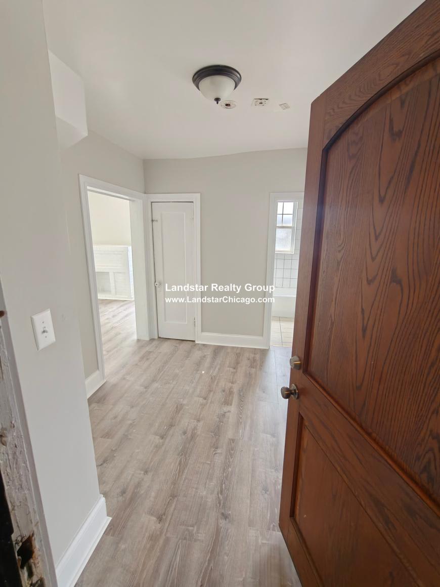 6300 North Oakley – photo 1