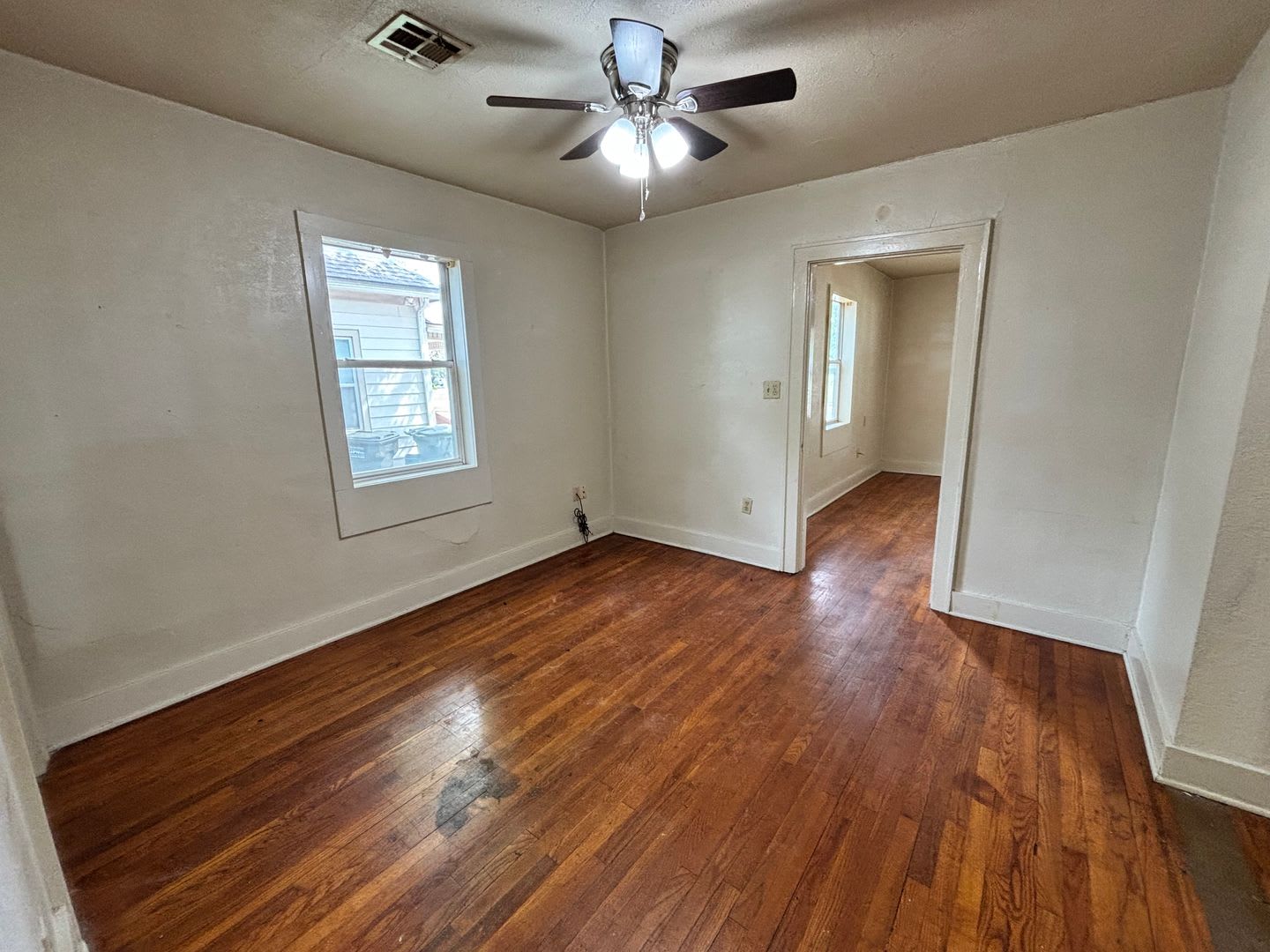 1 or 2 Bedroom, 1-Bathroom Duplex with central heat and air – photo 5