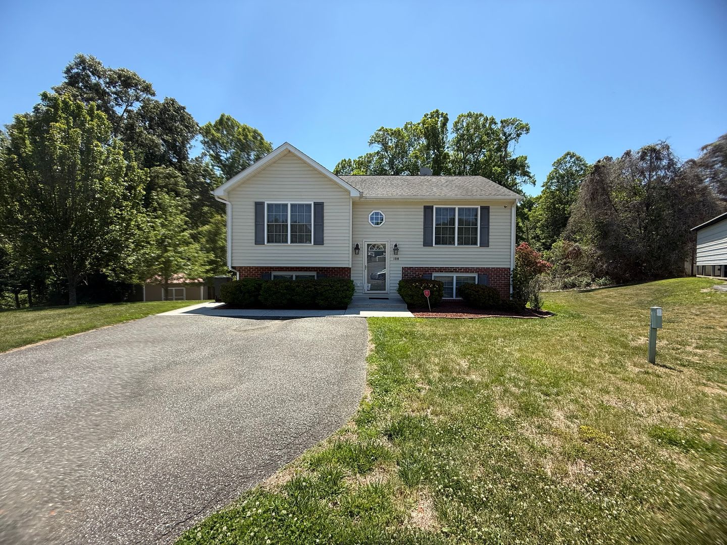 Split Foyer in New Towne Neighborhood – photo 2