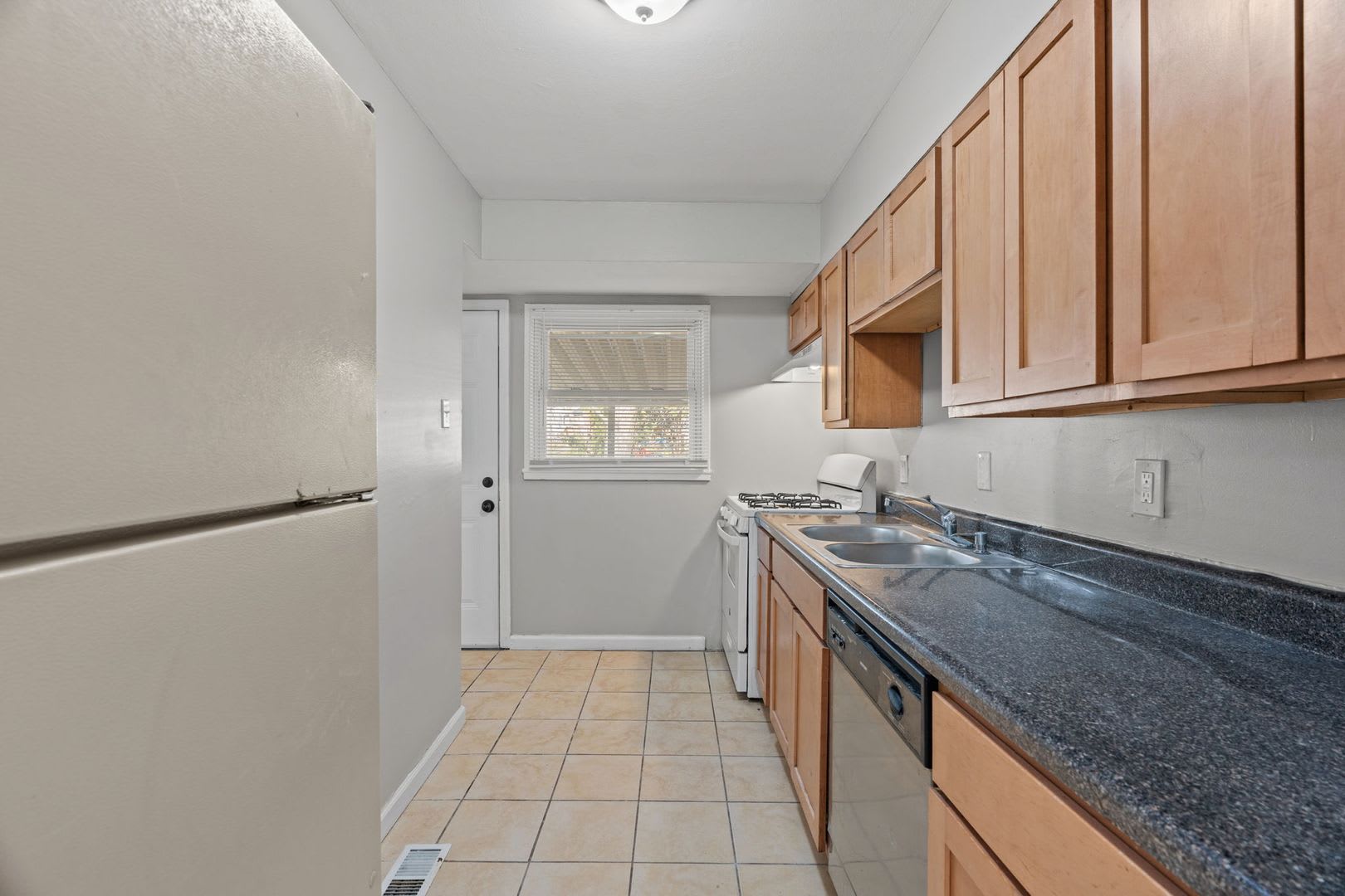3-Bedroom Home with Large Backyard – Section 8 Welcome! – photo 5