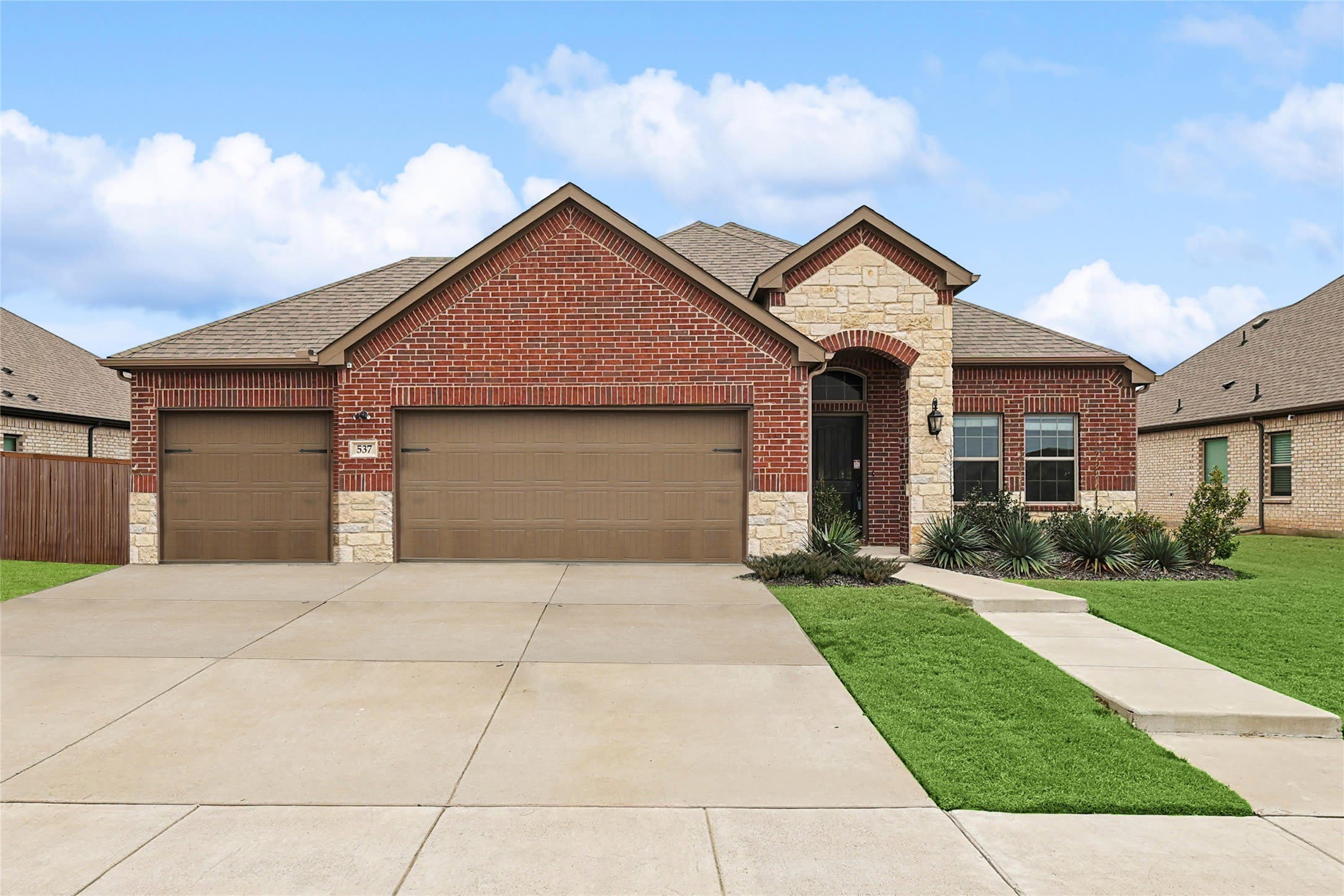 537 Oleander Drive – photo 2