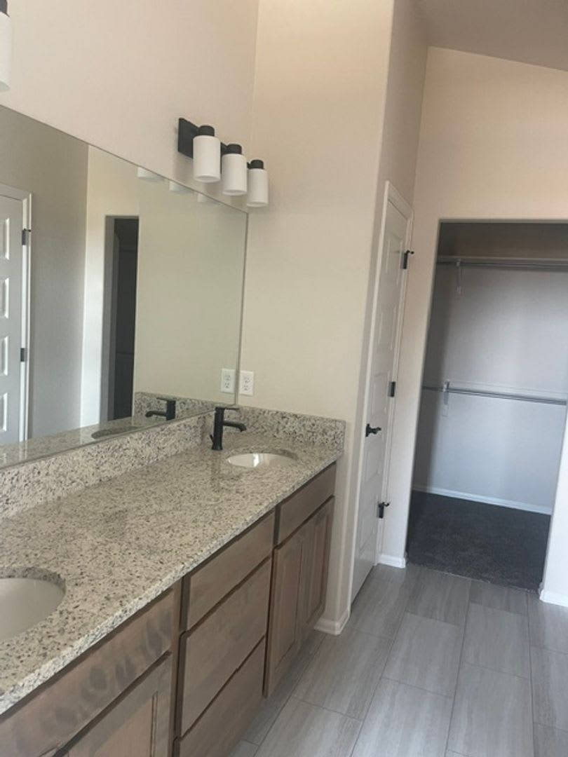 All Prospective Tenants Must Submit A 58 Non Refundable Application Fee Per Applicant Online And Be Pre Qualified Prior To Any Showings – photo 4