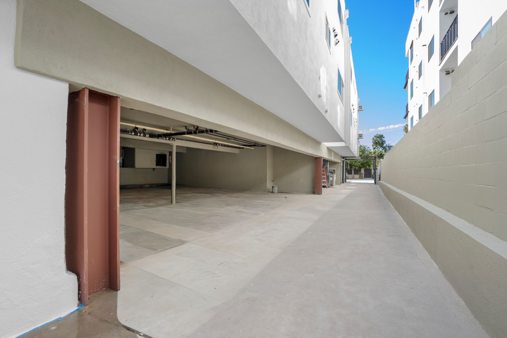 St Living At 1422 Tamarind Come Home To Elevated Comfort Limited Move In Special – photo 3