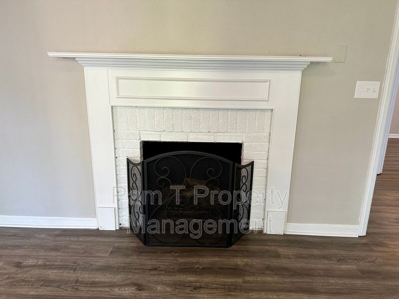 2411 E 39Th St – photo 5
