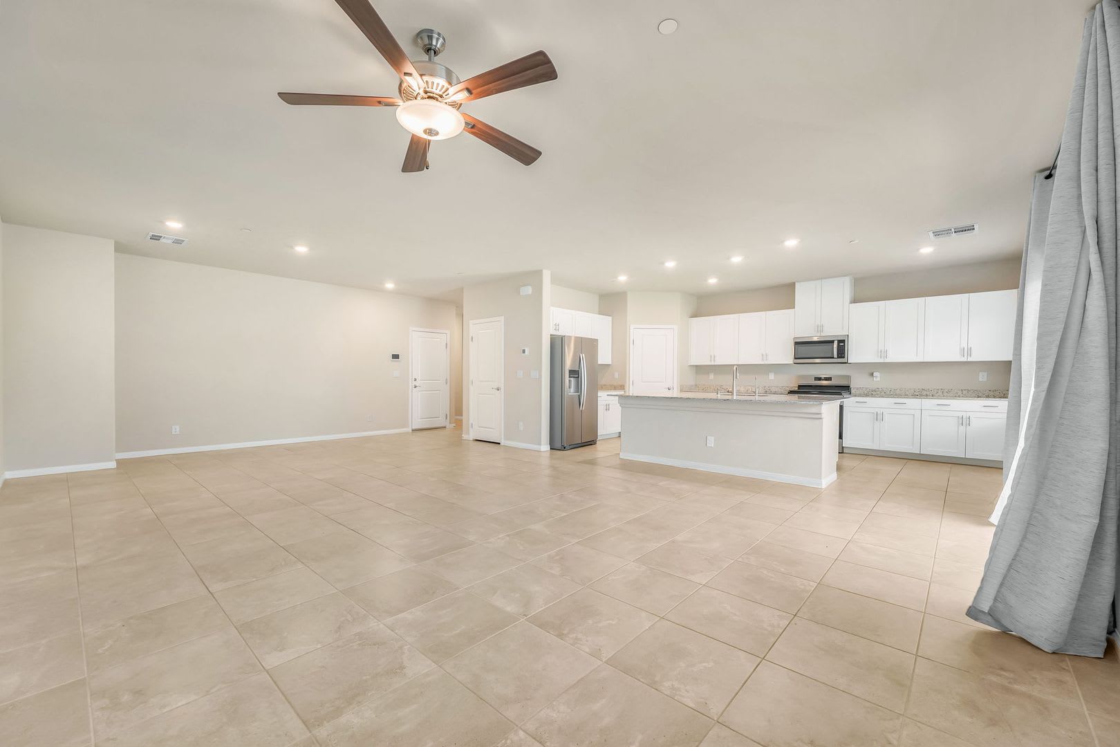 Modern Living in the Heart of West Henderson! – photo 4
