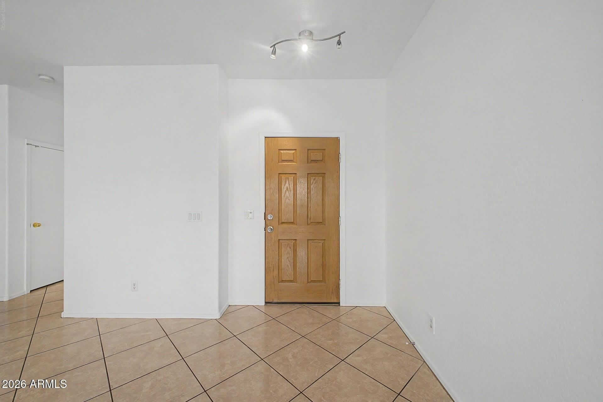 7027 W Lincoln Street – photo 2