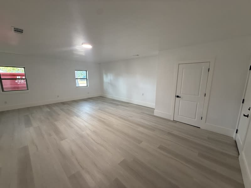 800 West 6th – photo 4