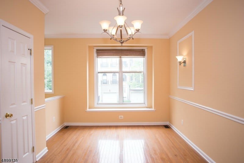 443 Hartford Dr – photo 2