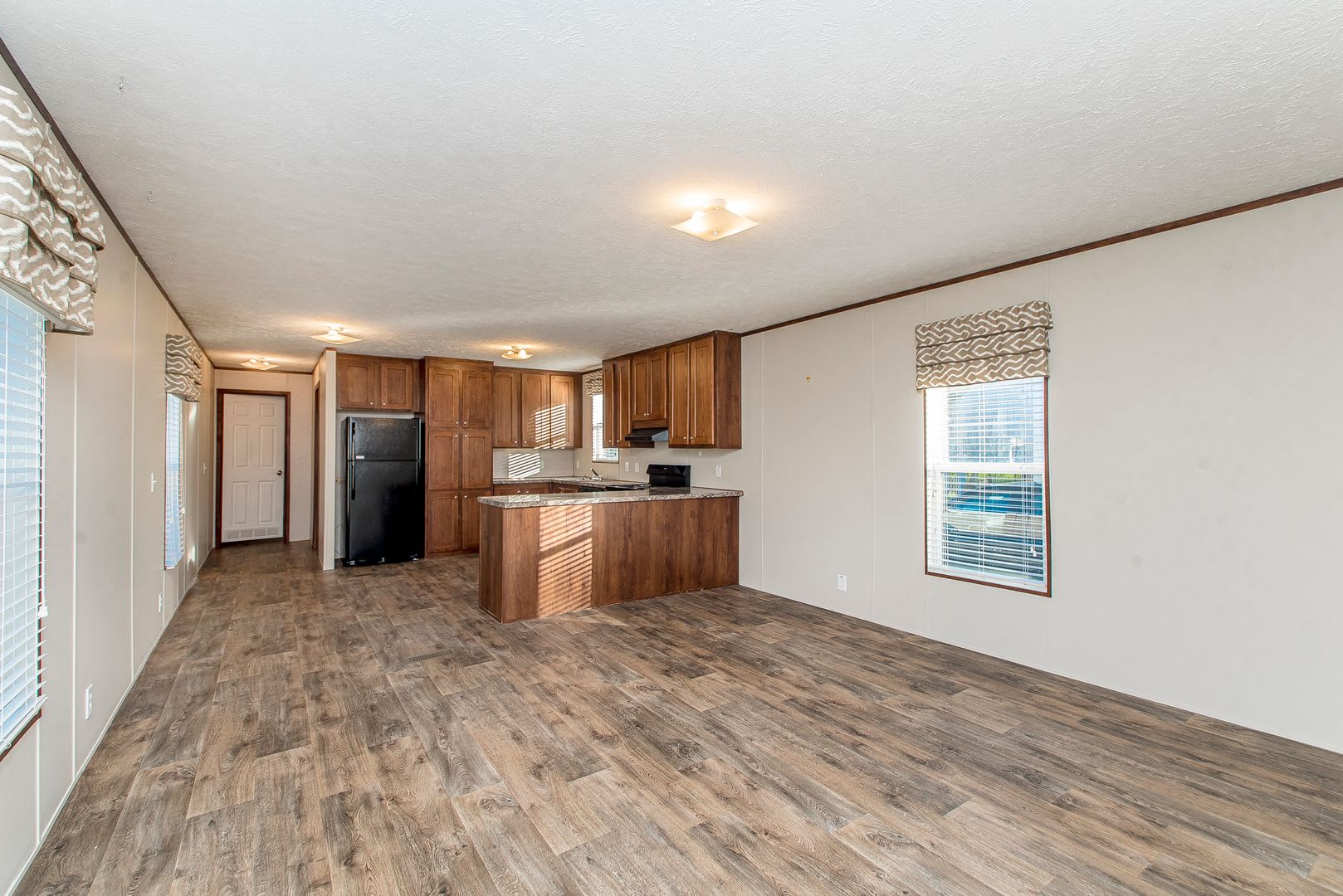 Located off of Strawberry Lane in Albany! Cozy 3-Bed, 2-Bathroom Trailer Home for Rent! – photo 5