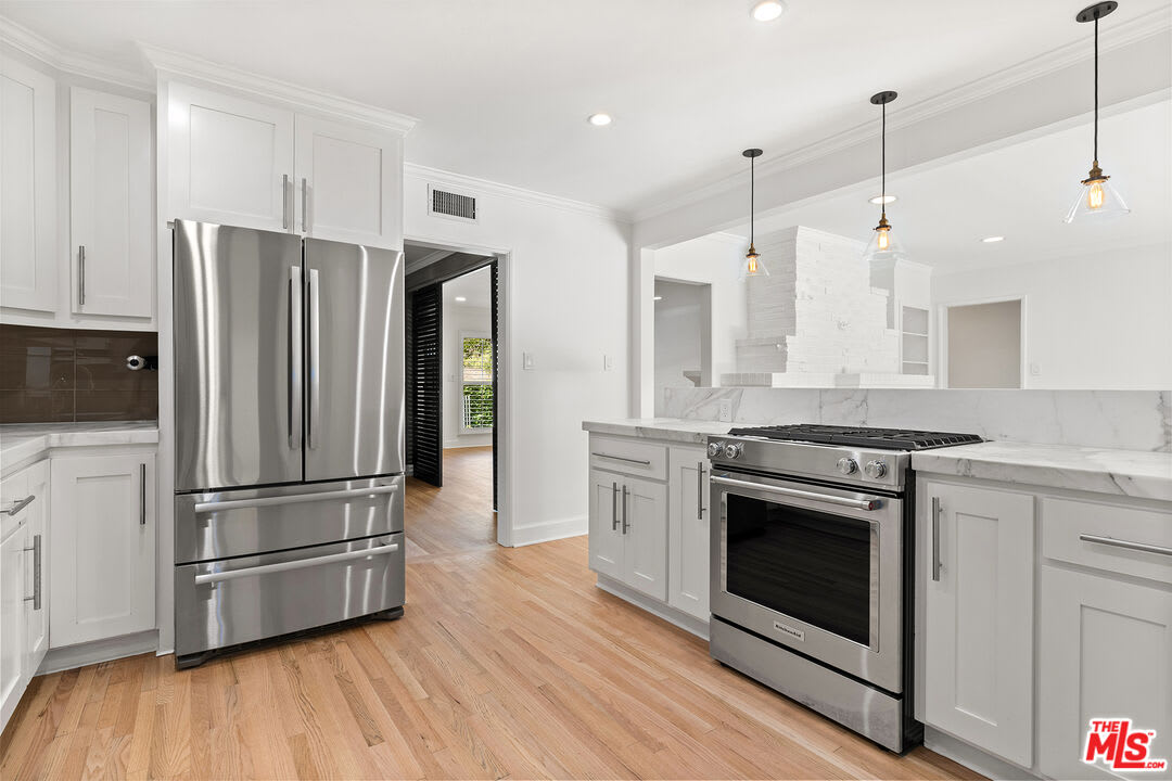 3976 Goodland Avenue – photo 2