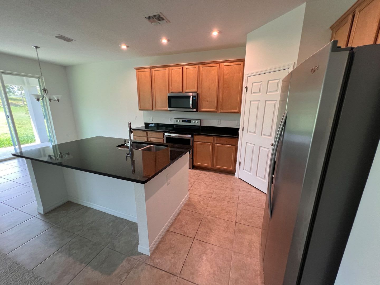 Spacious 4 bedroom, 2.5 bathroom house, no rear neighbors – photo 5