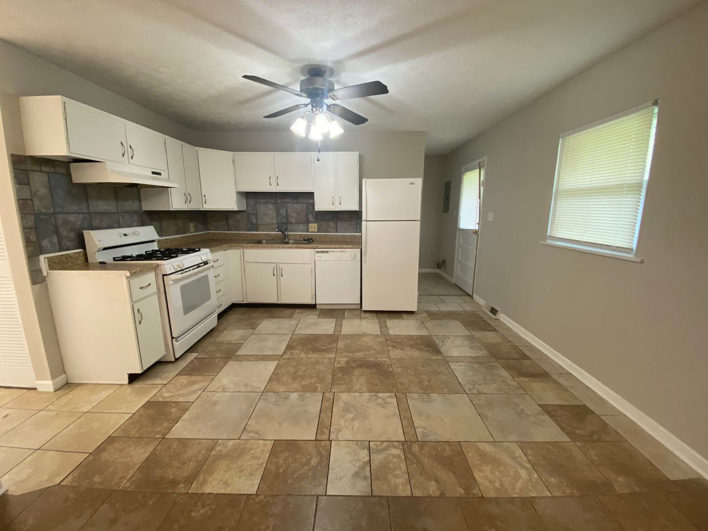 NOW SHOWING: 2 Bedroom/1 Bathroom located at 845 Middle Dr. in New Whiteland, IN. – photo 5